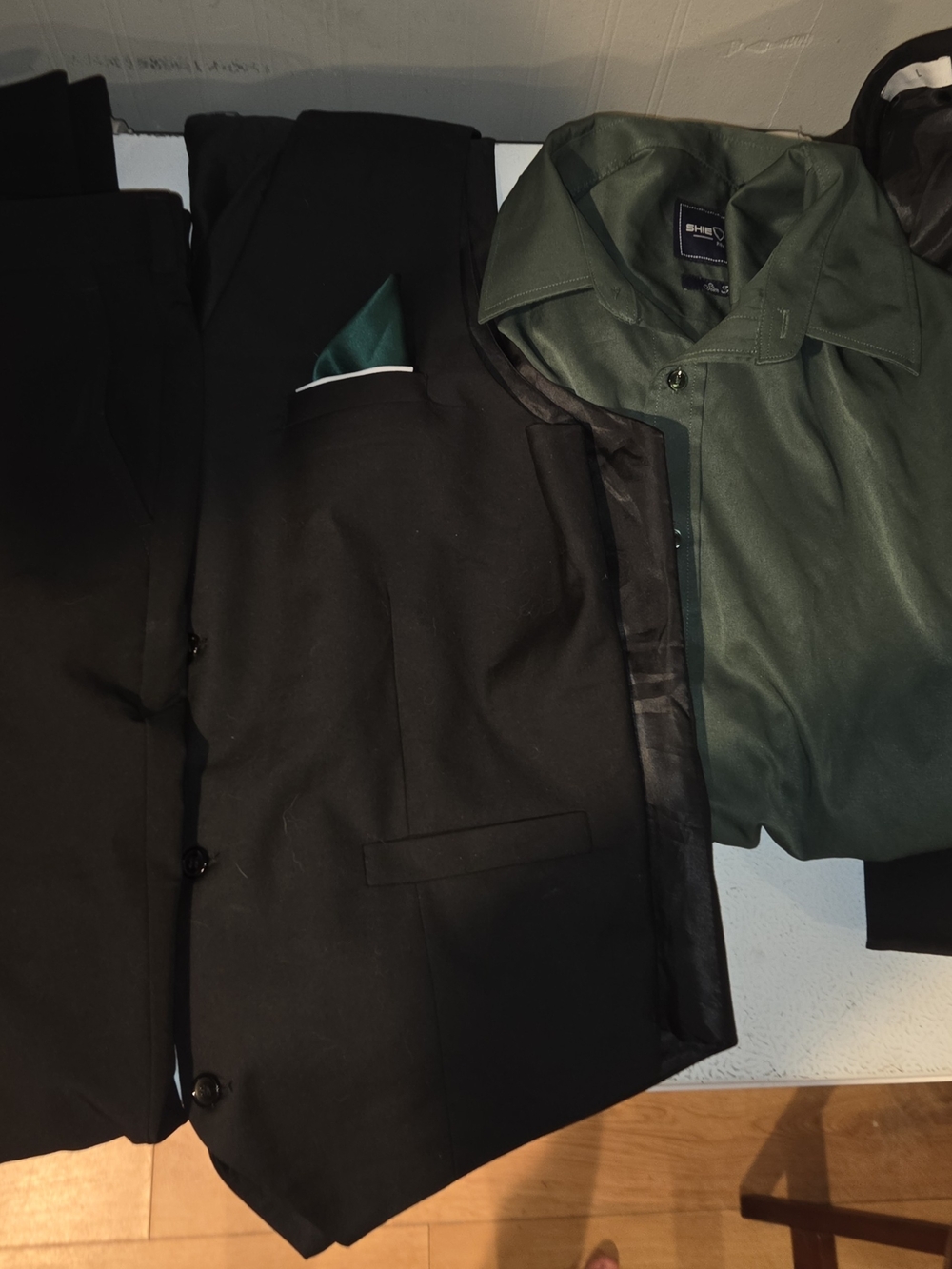 Men's Size Large Suit With Size 32x32  Dress Pants